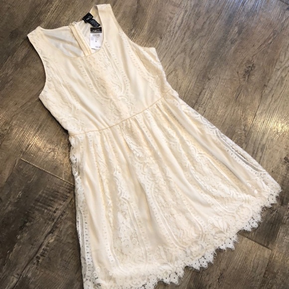Rue21‎ Lace Cream Dress - Picture 4 of 11